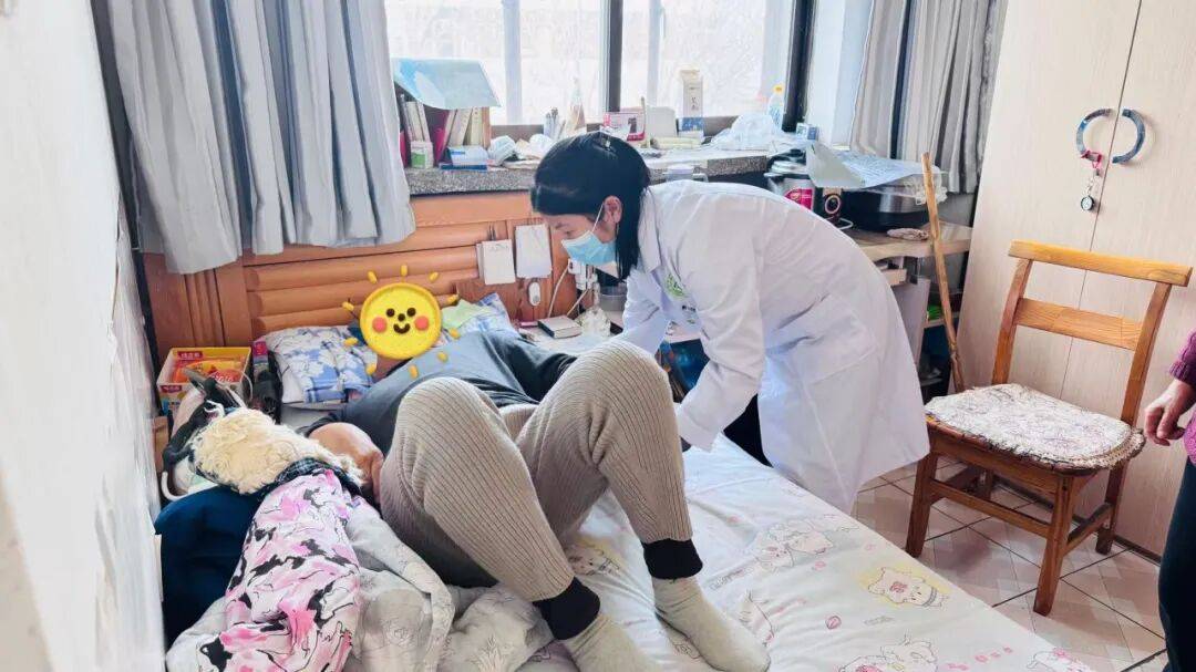 【下层动态】家庭医师签约显温情 中医上门理疗护安康 —— 峪泉镇卫生院让卧床患者