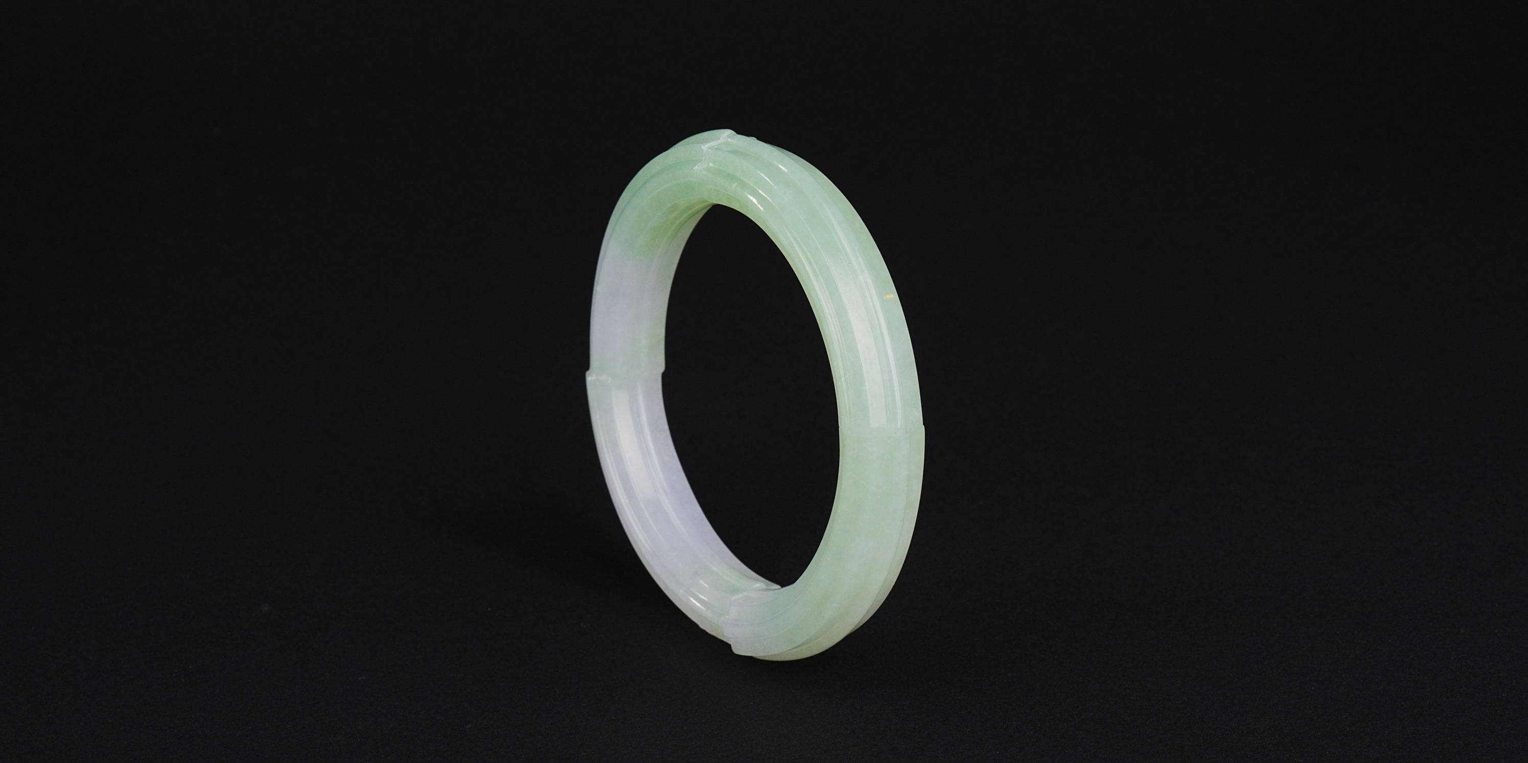 探寻独特新颖的翡翠手镯款式的灵感来源，感受魅力