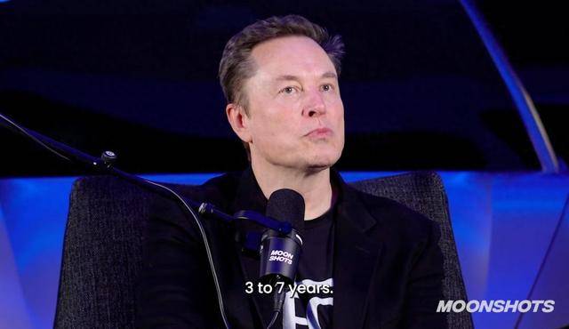 擎天柱会看书充电！3年变外科神医，马斯克3小时访谈，曝未来魔法