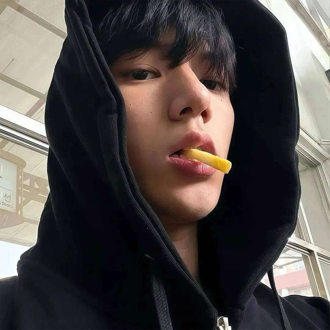 头像丨生活量然普普通通但也要乐在其中