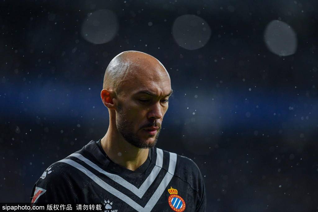 乔安·加西亚：门前的无畏守护者，巴萨的黄金守护神 