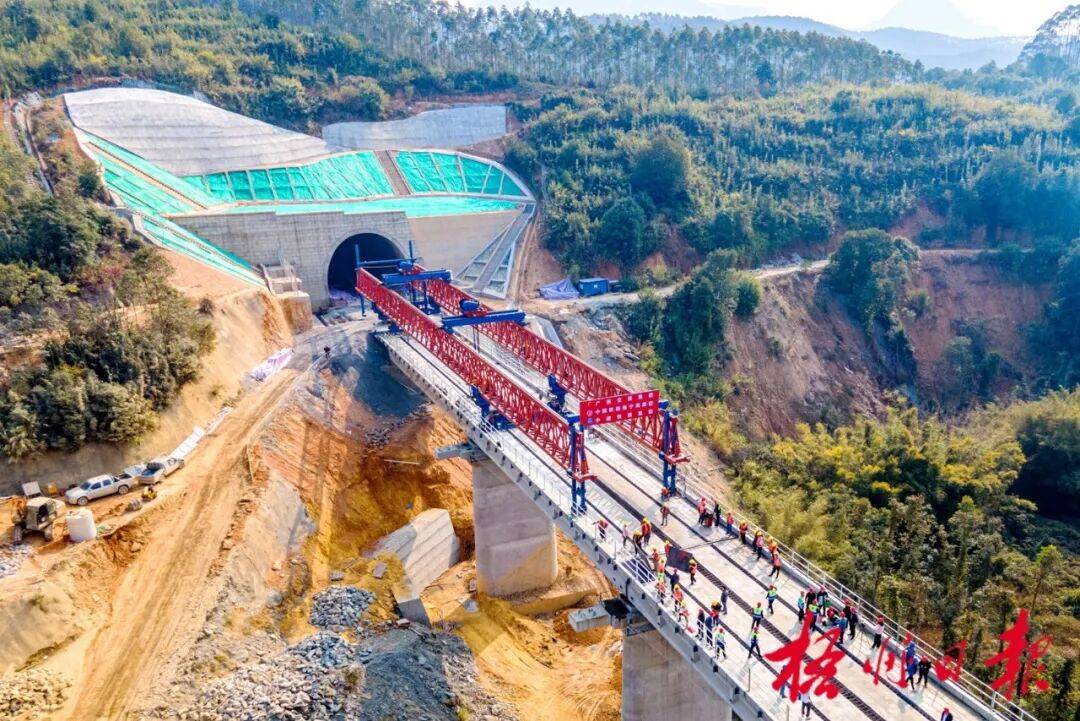 柳梧铁路各标段建设加快推进_作业_施工方_项目