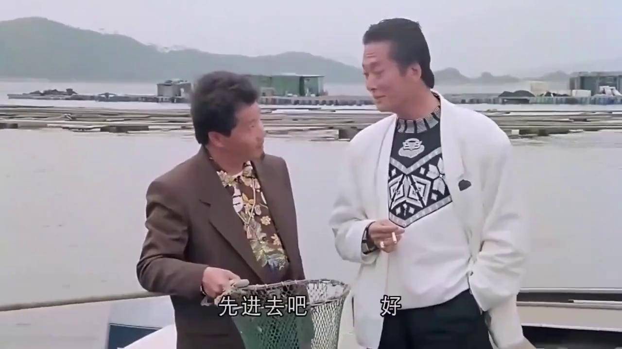 毒枭光顾着逃命,下秒掉进食人鱼池,一命呜呼!_搜狐网