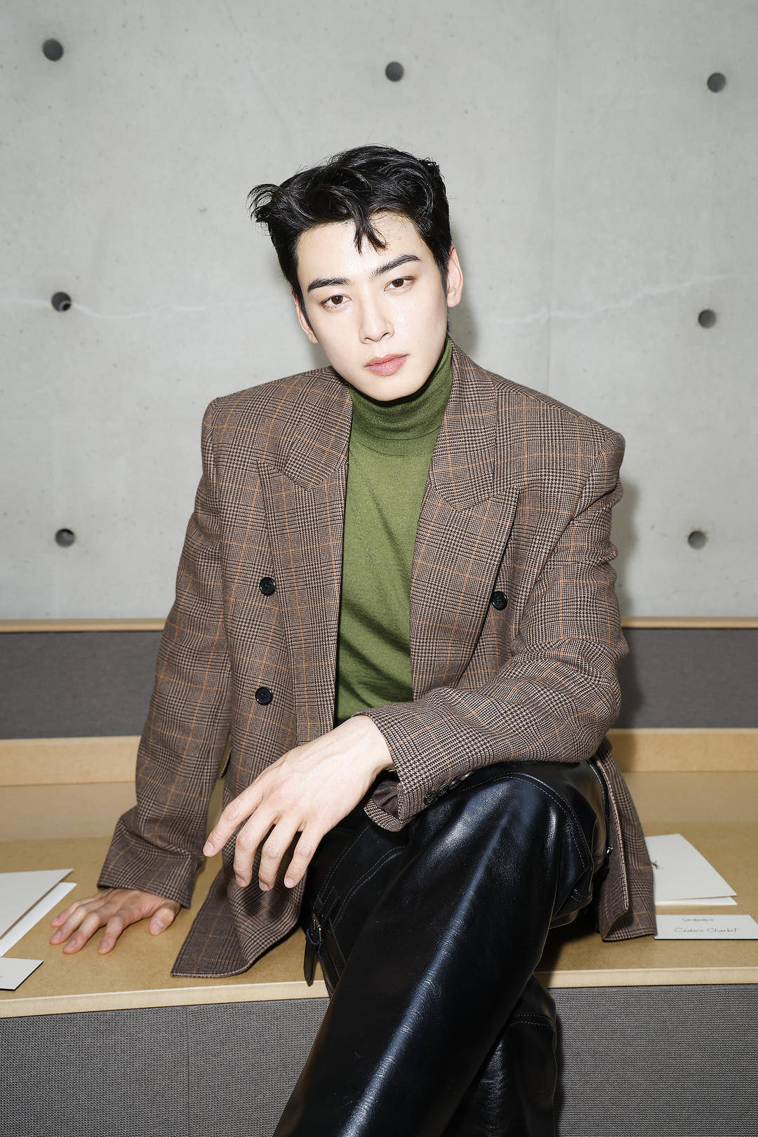 因涉嫌逃税被追缴超200亿韩元税款后，演员车银优发文道歉