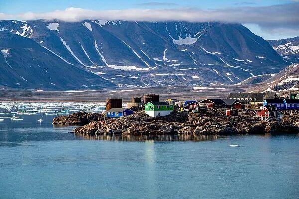 图片[4]-白宫发特朗普在格陵兰岛牵企鹅AI图”拥抱企鹅”，网友科普：企鹅生活在南半球，格陵兰岛没有 -华闻时空