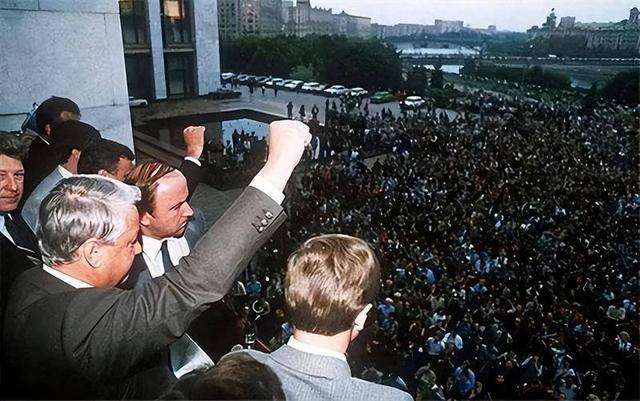 美国想不通：为何苏联解体不过30年，中国就已威胁到其霸权地位？