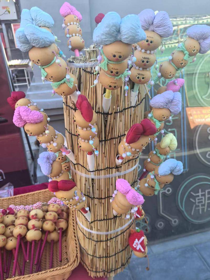 葫芦拨浪鼓走红 购买者：摆脱了传统文玩的“老气”，创新得恰到好处