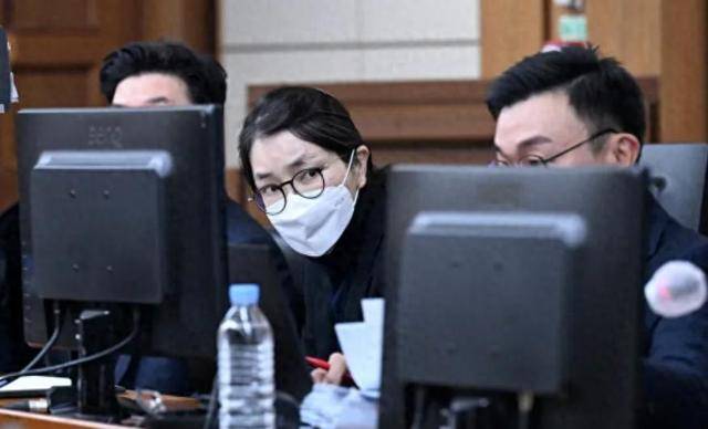金建希首案一审宣判，获刑1年8个月；韩国史上首次对非公职人员进行宣判直播_韩国法院_嫌疑_尹锡