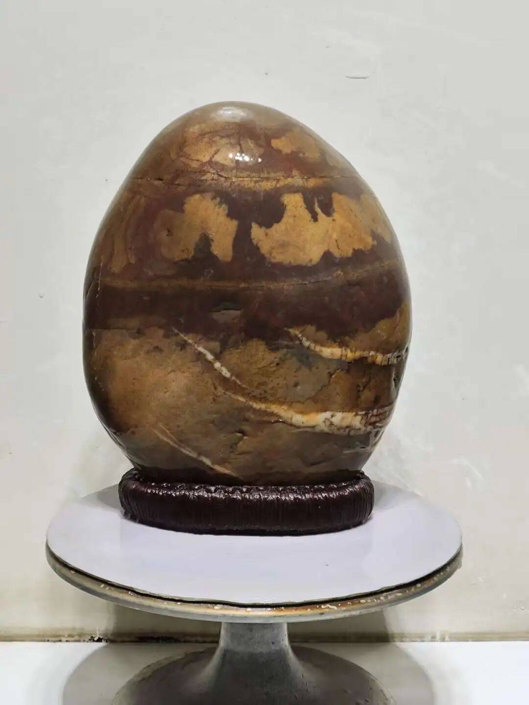 这块石头画面乱啊,不提醒还真看不出主题来,就这样,还卖了10万