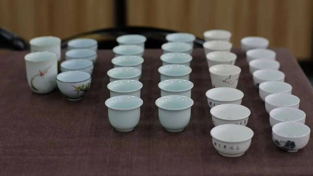 瓦壶天水菊花茶：郑板桥的茶与人生