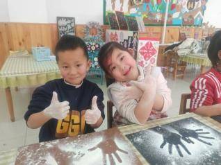 指尖上的艺术游戏——东营市利津县北宋镇中心幼儿园开展面粉光影秀活动