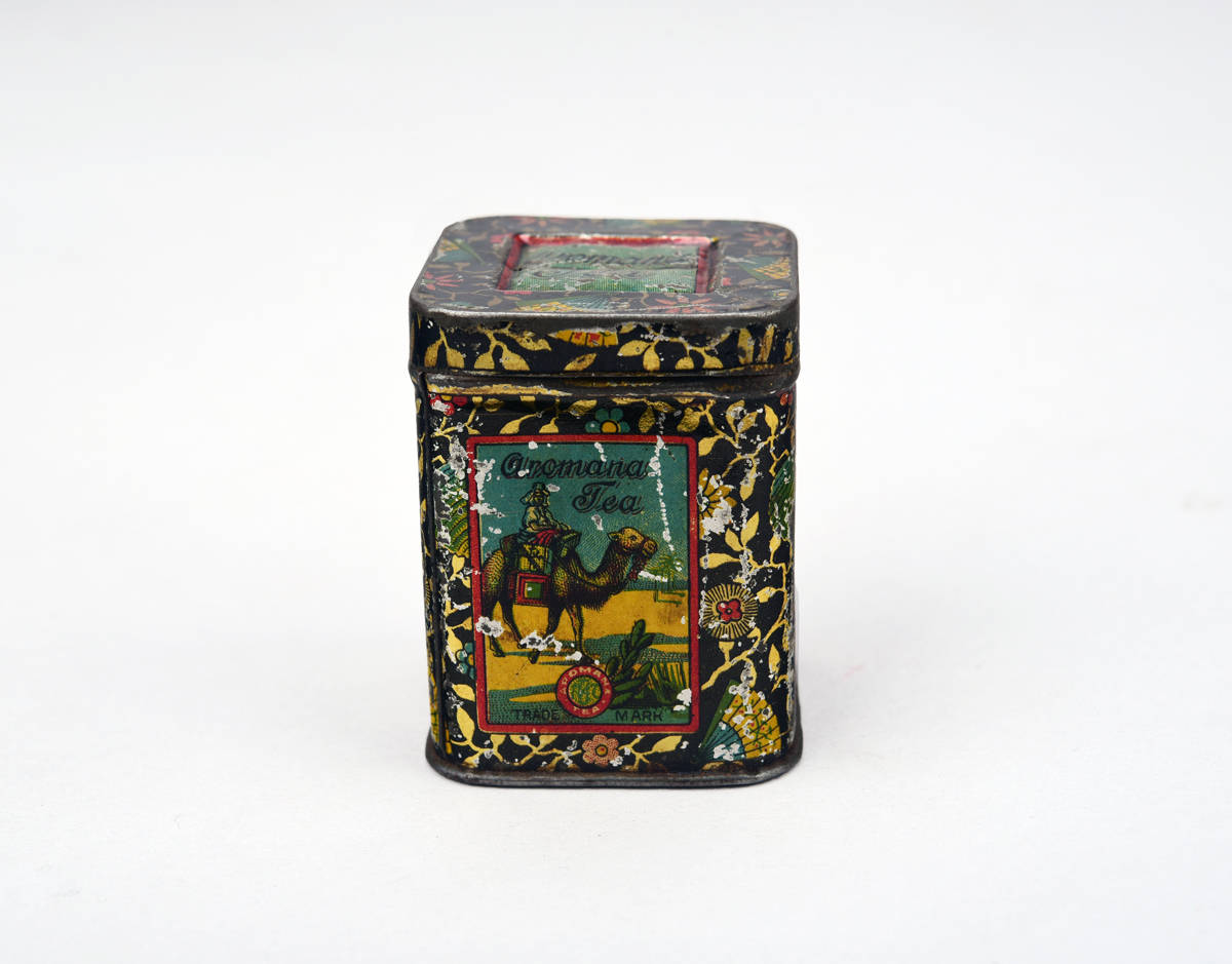 红底描金、红木嵌螺钿、手绘瓷珐琅……这些穿越时光的“茶叶盒”仍熠熠生辉