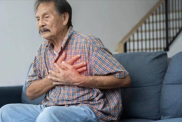 冠心病与帽子有关系？医生强调：冠心病患者，戴帽子谨记4不要