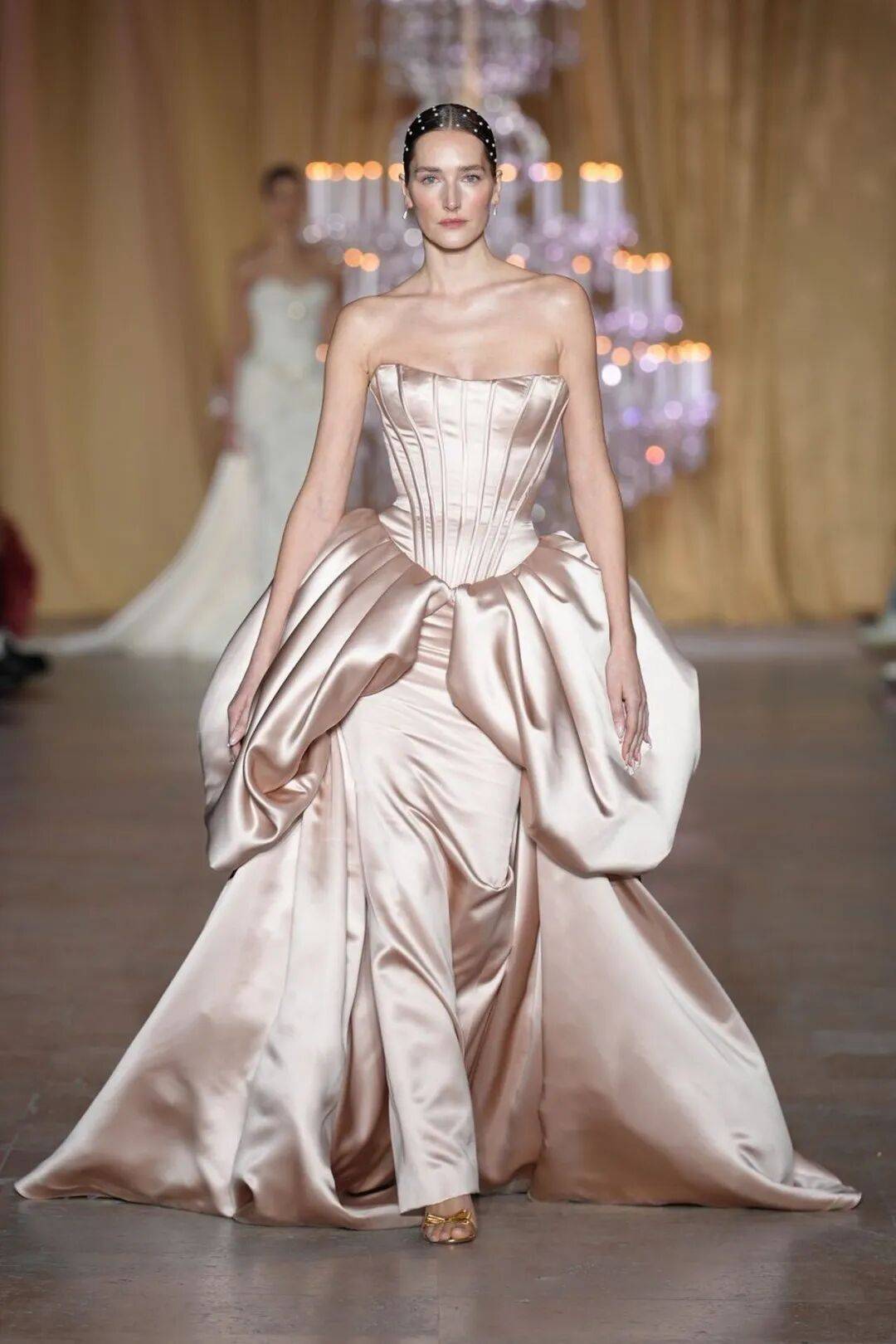 2026巴黎高定时装周落幕:荟萃全世界最美的衣服! 2026巴黎高定时装周落幕:荟萃全世界最美的衣服!