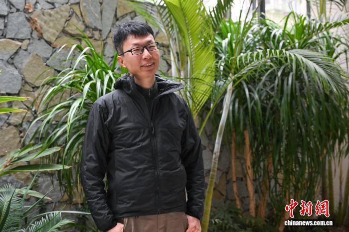 从实验室到艺术场 北大化学博士用身体“爆破”寻常