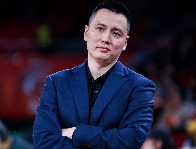 上海队战胜深圳！卢伟夸赞一人，不是张镇麟和王哲林，也不是外援