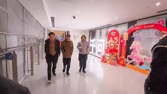 千问春节红包大战前夕，马云现身杭州阿里总部千问办公楼