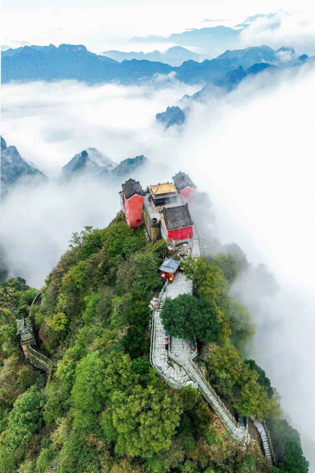 打工人的“精神出逃”指南，就在这些中国“仙山”里-华闻时空