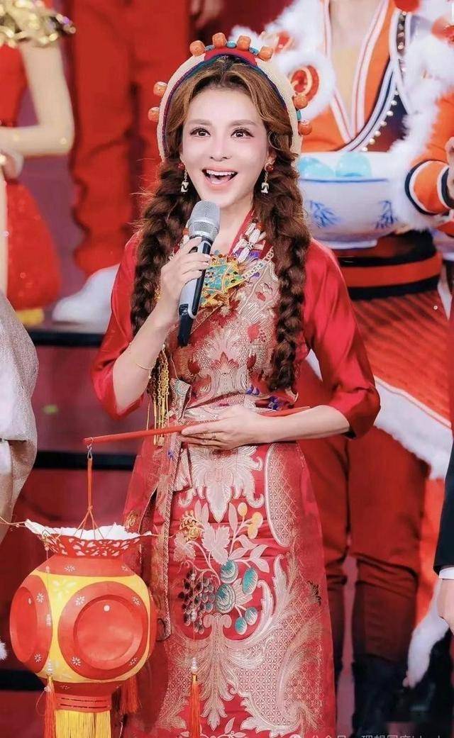 倪萍没想到,52岁被春晚又“重用”的朱迅,再次让主持界刮目相看_搜狐网