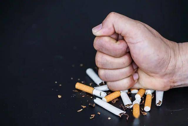 医生调查659名吸烟者，惊奇发现：易得肺癌的人，有这4个共性！