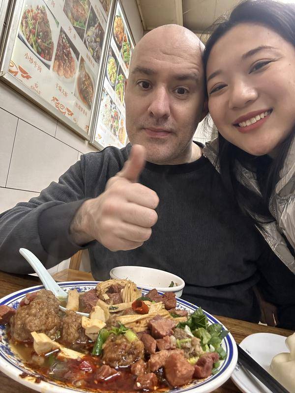 世界视角 西安故事西安姑娘带着英德信官方