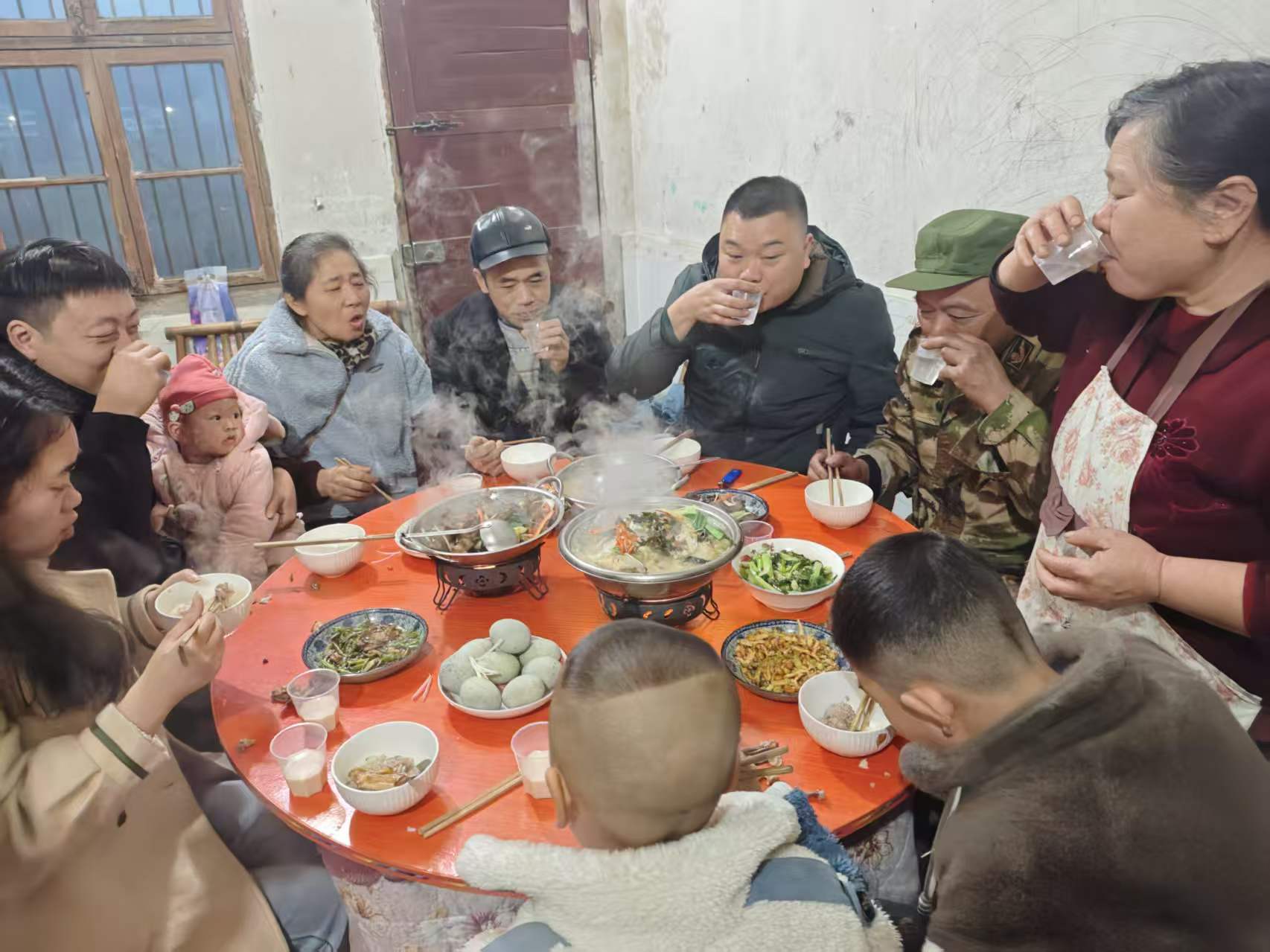 宝威体育- 宝威体育官网- APP下载新春走基层丨女儿第一次坐城铁回家过年：路越来越短家乡越来越“潮”