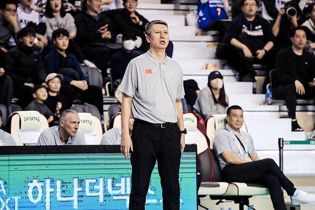 中国男篮14人名单浮出水面，三个后卫，四个前锋一共7人被淘汰