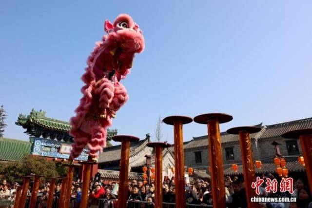 外媒聚焦：中国春节消费旺，世界同庆“中国年” -华闻时空