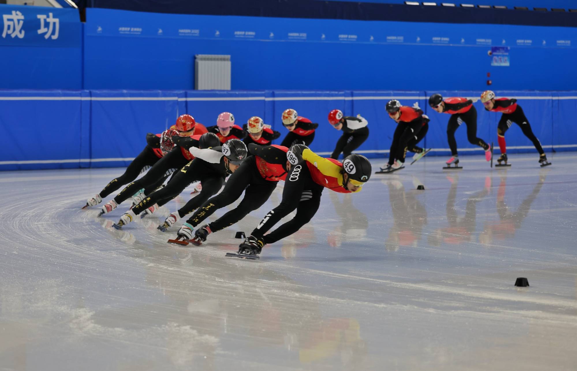 黑在线体育博彩- 合法体育、彩票和赛马-