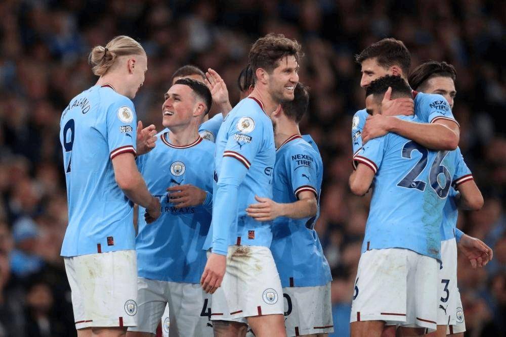 3000万封神！曼城捡宝逆袭，瓜帅笑到合不拢嘴