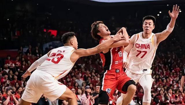 中国男篮为什么能逆转日本？郭士强毫不客气说出原因，说得太实在