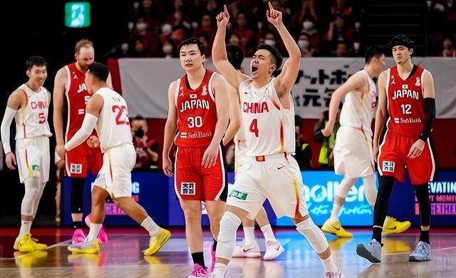 脸都不要了！中国男篮赢球后，裁判身份曝光不简单，或遭重罚