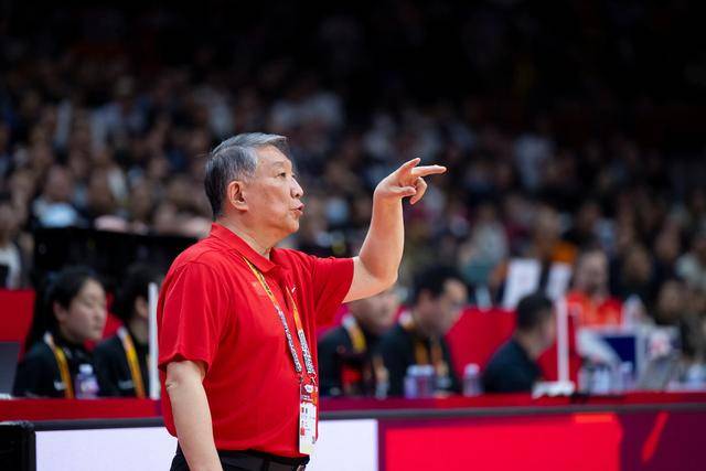 揭晓了！中国女篮惨败比利时，宫鲁鸣犯的错，前女篮主帅一语中的