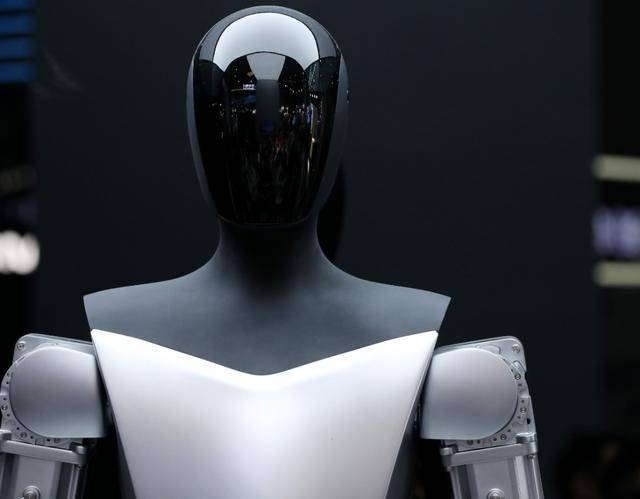 马斯克宣布开发数字擎天柱项目