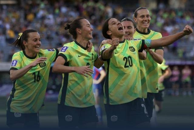 1:0！亚洲杯四强战，朝鲜女足狂攻无果，半场落后，东道主占先机