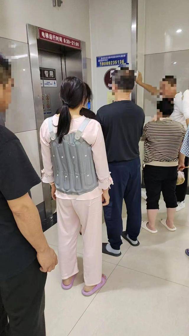 西安凤城医院医生联系院外人员进病房 480支具1500卖给患者(图7)