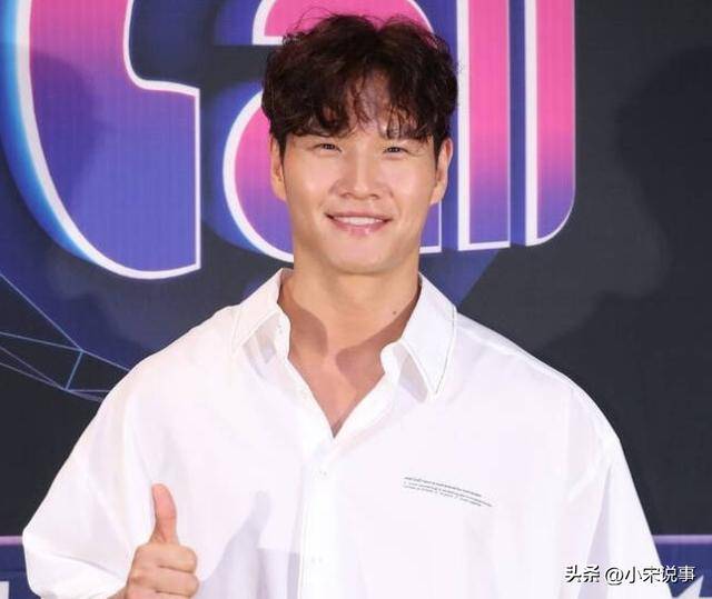 金钟国患上罕见疾病，连路都走不稳！录节目靠HaHa搀扶，画面曝光