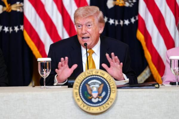 特朗普抱怨盟友不参与护航：这么点忙，都不帮？-华闻时空