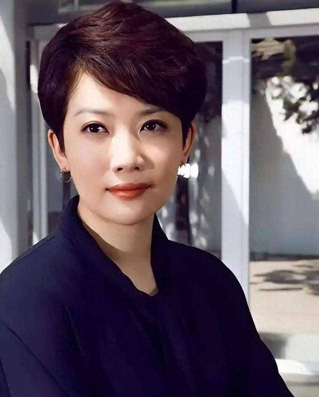 47岁无人敢娶?央视主持人王端端婚姻真相大白,答案早就不言而喻_新闻_职业_专业