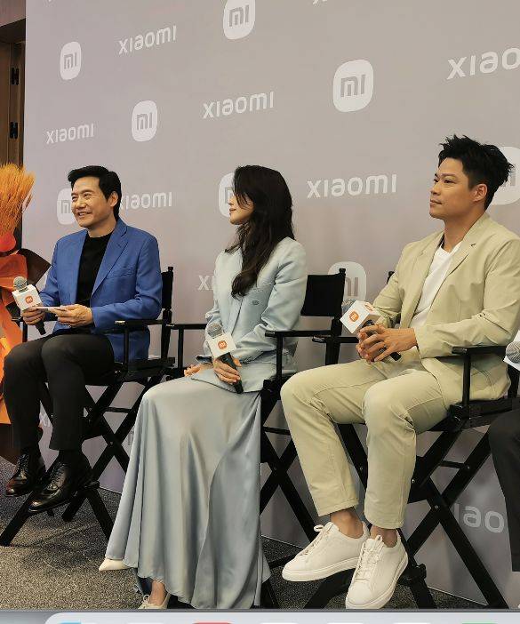 舒淇、苏炳添代言！雷军谈新一代小米SU7：压力如“拍电影续集”，材料成本增近2万元，欲打造成“保时捷911”