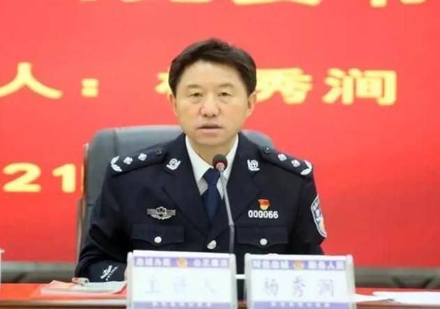 受贿、滥用职权并为涉黄涉毒酒吧站台，原黔东南州公安局局长被判8年，因在狱中积极改造获减刑