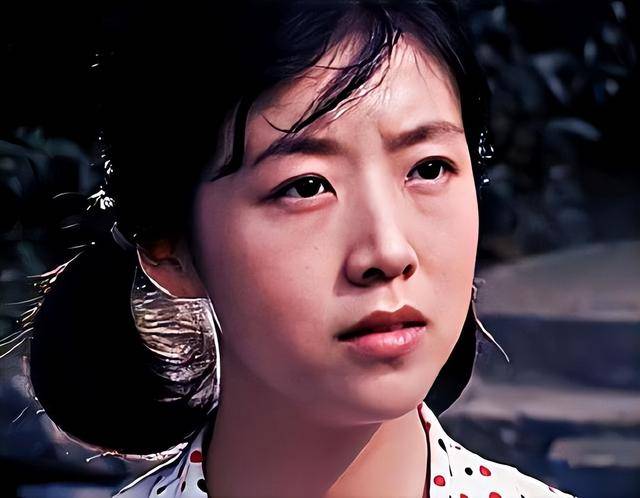 6次怀孕5次堕胎，终身不孕的她惨遭丈夫抛弃，嫁老外后被宠上天_殷新_王伯昭_演艺