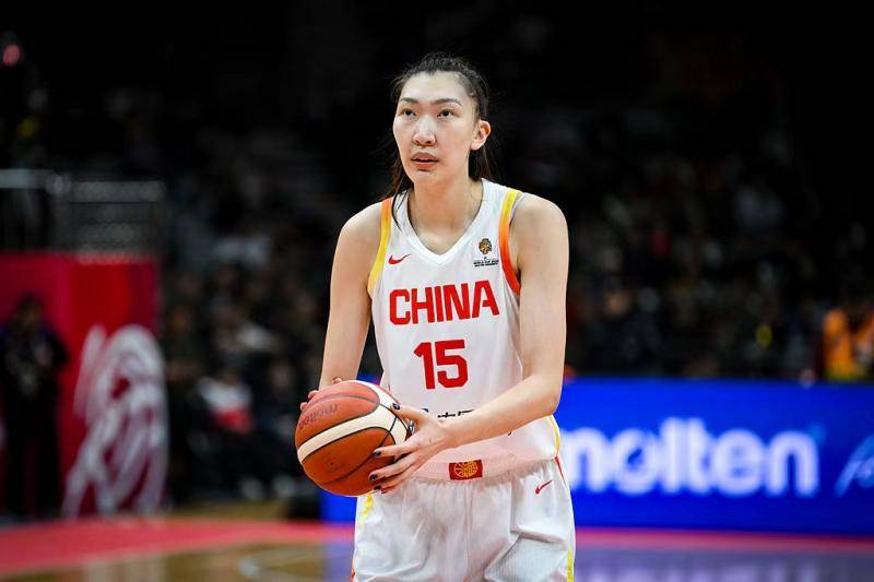 中国女篮结束世预赛征程，韩旭、李月汝还想挑战WNBA