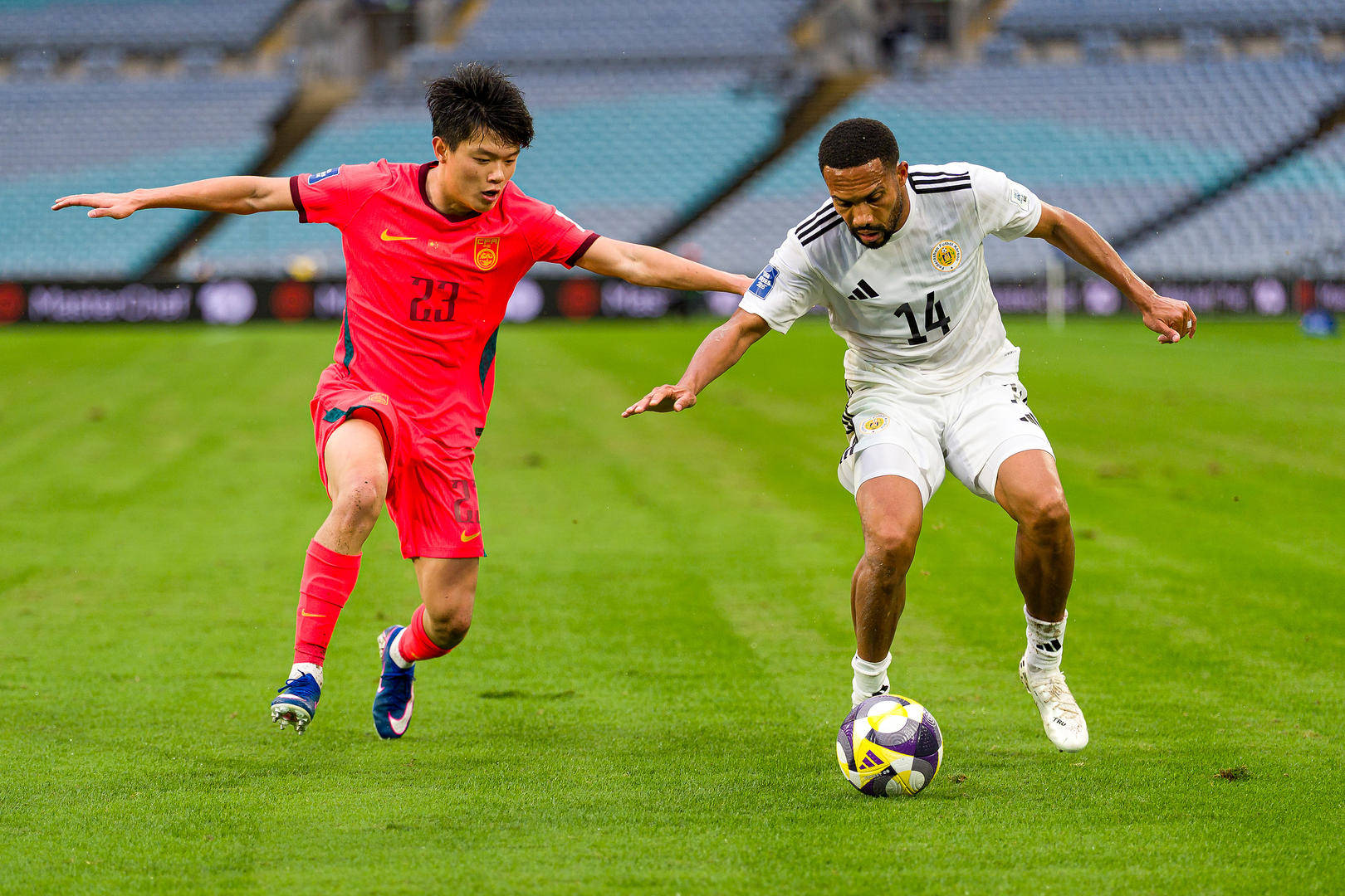 邵佳一首秀取得开门红，国足2比0击败世界杯新军库拉索队