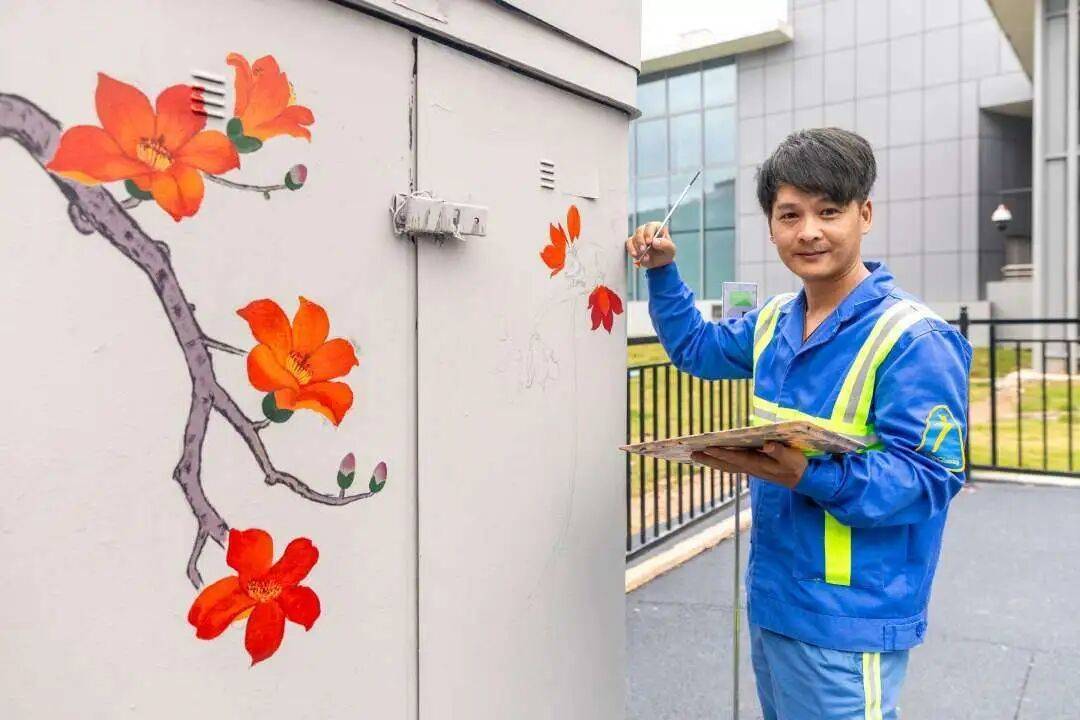 广州环卫工在街头电箱画画火出圈！当事人回应：小时候因动漫爱上画画