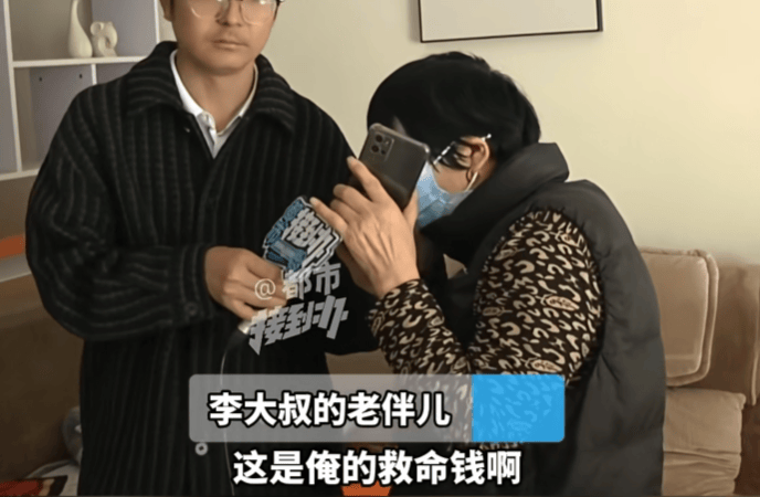 丈夫突发脑出血，妻子意外在床底发现200多枚金币，当场急疯：“这日子没法过了”
