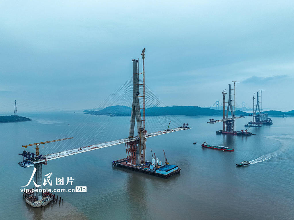 浙江舟山:青龙门特大桥建设如火如荼