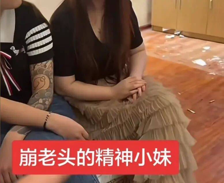 05后小妹「崩老头」正在悄悄流行，半黄全灰纯靠演…