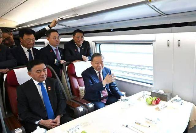 图片[2]-苏林访华深度体验高铁，“半个政治局”都来了 -华闻时空