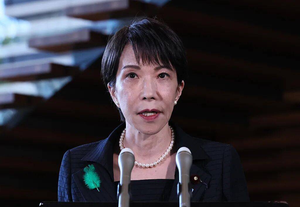 高市早苗以“内阁总理大臣”名义向靖国神社献祭品-华闻时空